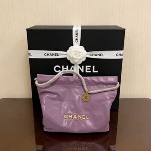 Chanel 22 Large in Quilted Shiny Calfskin